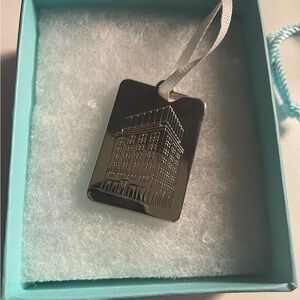 Tiffany & co landmark location tag 5th ave NYC